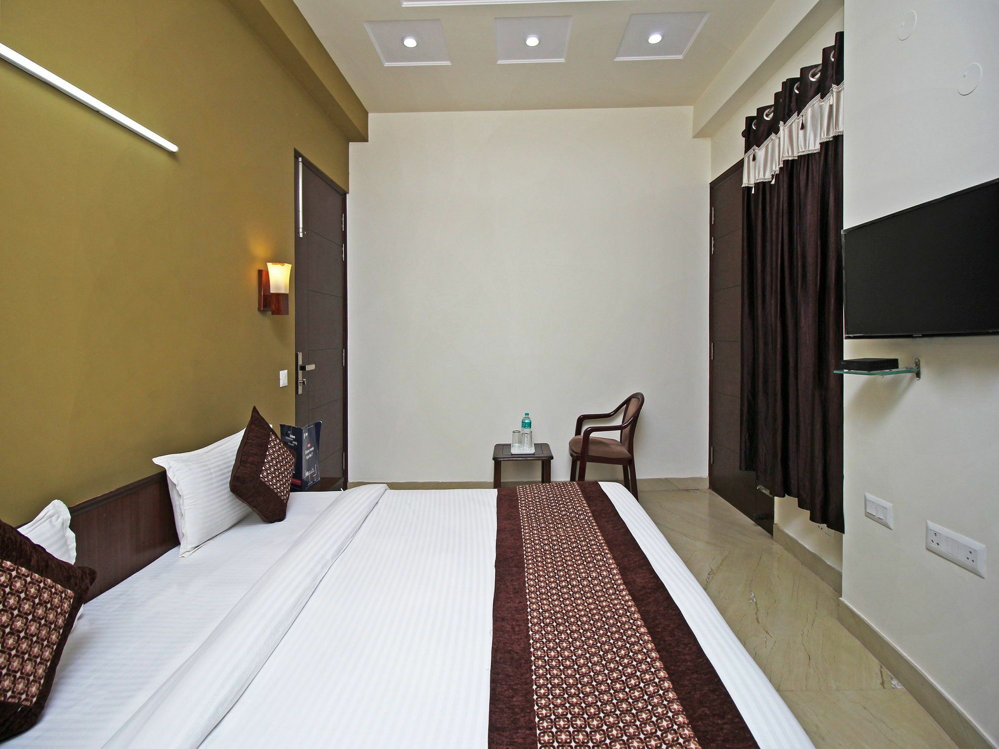 Fabhotel Mannat Residency Sec 52 Gurgáon Kültér fotó